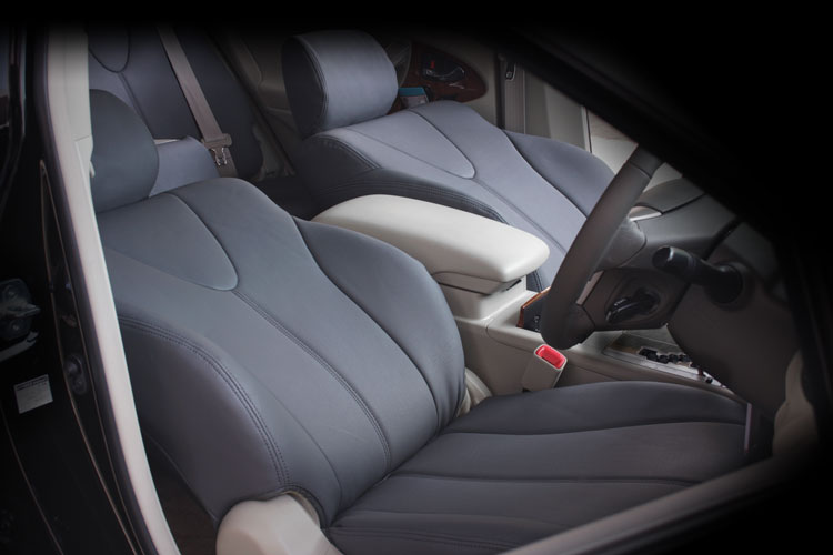 カムリ 40系ハイブリットの車にシートカバーのプロトタイプのグレーを取付けたフロントシートの画像になります。シートカバーの取付実例,カムリ,546_2165_14.jpg