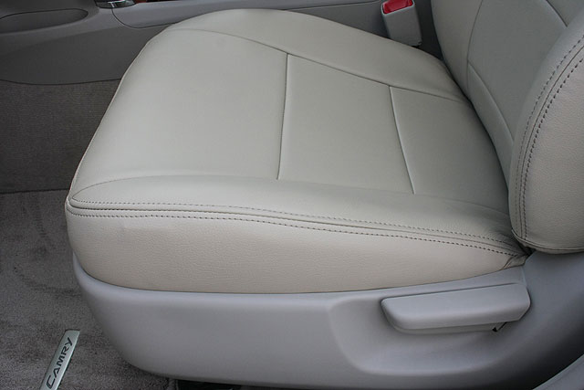 カムリ 40系の車に本革シートカバーのニューベージュを取付けた画像になります。シートカバーの取付実例,カムリ,546_2165_15.jpg
