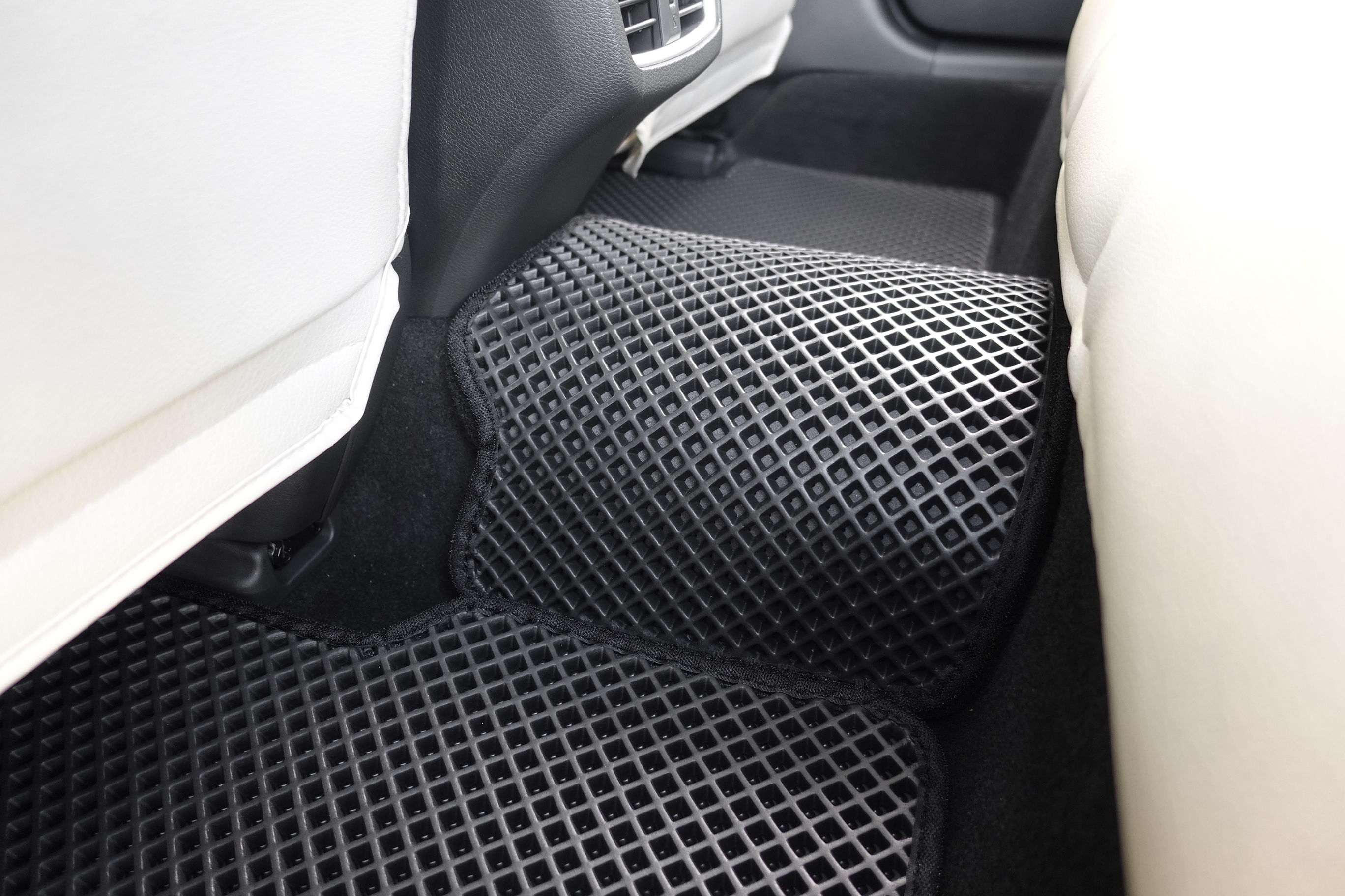 フロアマットの取付実例、番号:145、車名:シビック、モデル:ダブルマット、色相:ダークグレー、145_10297_8.jpg、 