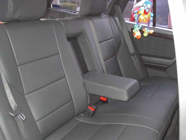 シートカバーの取付実例,ベンツ C クラス,6.jpg