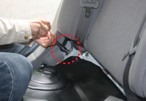 シートカバーの取り付け方法、番号:21、車名:クラウン ロイヤル、i2821_12.jpg、 