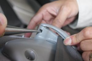 シートカバーの取り付け方法、番号:21、車名:クラウン ロイヤル、i2821_16.jpg、 