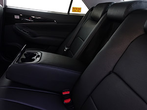 シートカバーの取り付け方法、番号:61、車名:クラウン、2RowAR_61_1.jpg、 220系クラウン　二列目背もたれ一体型