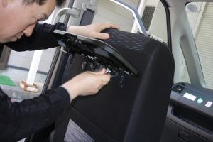 シートカバーの取り付け方法、番号:22、車名:セレナ、i318E_3.jpg、 