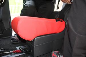 シートカバーの取り付け方法、番号:22、車名:セレナ、i318E_6.jpg、 