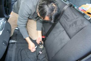 シートカバーの取り付け方法、番号:8、車名:ベンツ E クラス、i5228_16.jpg、 