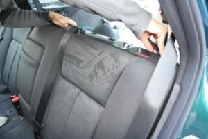 シートカバーの取り付け方法、番号:8、車名:ベンツ E クラス、i5228_17.jpg、 