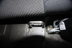 シートカバーの取り付け方法、番号:18、車名:ゴルフ V、i5445_3.jpg、 