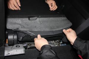 シートカバーの取り付け方法、番号:30、車名:エクシーガ、i9821_31.jpg、 