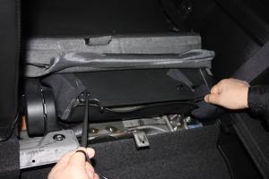 シートカバーの取り付け方法、番号:10、車名:エクシーガ、i9821_5.jpg、 