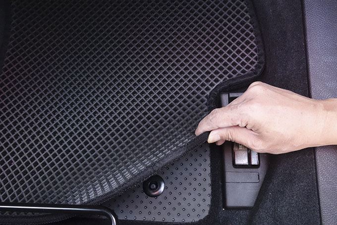 フロアマットの取付実例、番号:15、車名:スバル XV、モデル:ダブルマット、色相:ダークグレー、10010_2.jpg、 