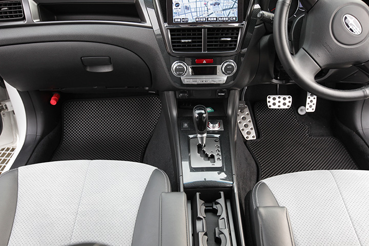 フロアマットの取付実例、番号:58、車名:エクシーガ、モデル:ダブルマット、色相:ダークグレー、10012_1.jpg、 