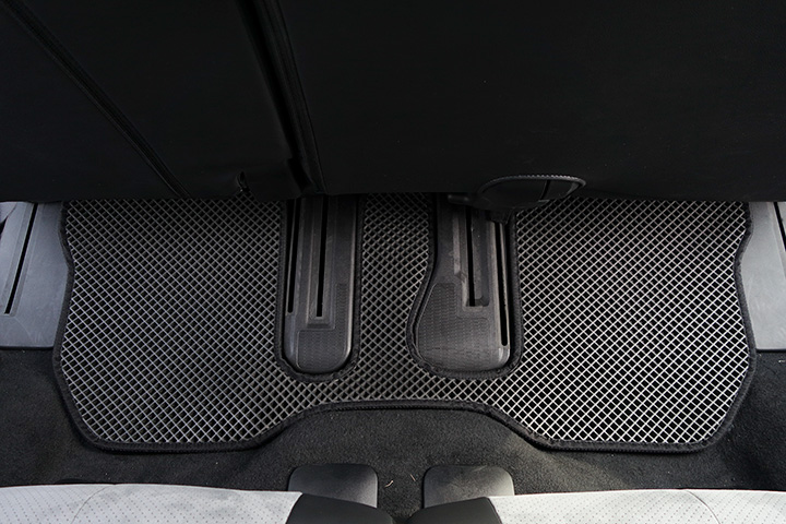 フロアマットの取付実例、番号:58、車名:エクシーガ、モデル:ダブルマット、色相:ダークグレー、10012_14.jpg、 
