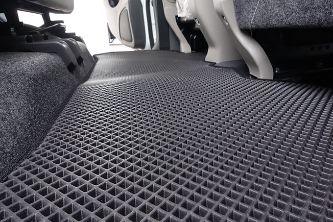 フロアマットの取付実例、番号:12、車名:ワゴンR、モデル:ダブルマット、色相:ダークグレー、10013_10.jpg、 