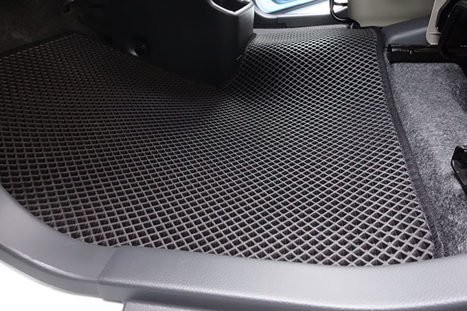 フロアマットの取付実例、番号:12、車名:ワゴンR、モデル:ダブルマット、色相:ダークグレー、10013_3.jpg、 