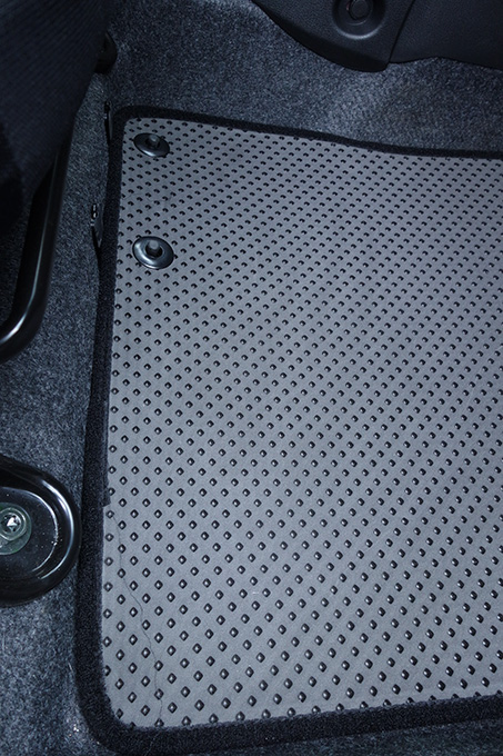 フロアマットの取付実例、番号:34、車名:ノート、モデル:ダブルマット、色相:ダークグレー、10015_2.jpg、 