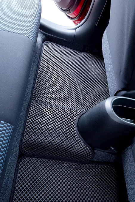 フロアマットの取付実例、番号:34、車名:ノート、モデル:ダブルマット、色相:ダークグレー、10015_7.jpg、 