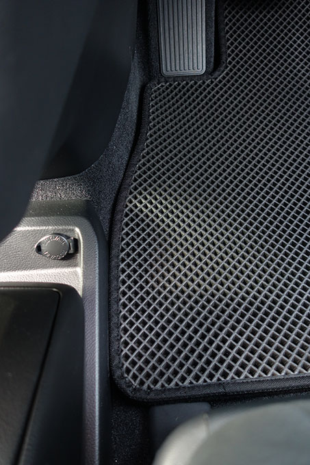 フロアマットの取付実例、番号:7、車名:ハリアー、モデル:ダブルマット、色相:ダークグレー、10039_3.jpg、 
