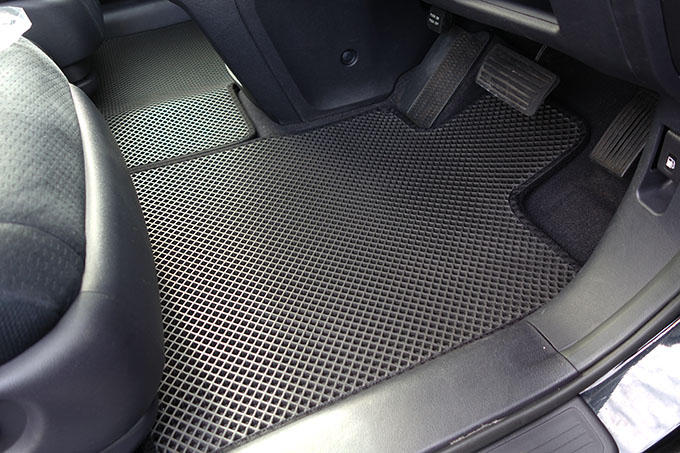 フロアマットの取付実例、番号:8、車名:CR-V、モデル:ダブルマット、色相:ダークグレー、10060_1.jpg、 
