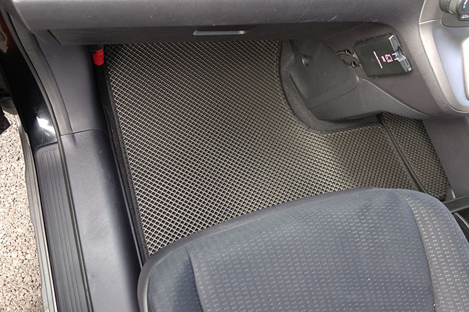 フロアマットの取付実例、番号:8、車名:CR-V、モデル:ダブルマット、色相:ダークグレー、10060_4.jpg、 