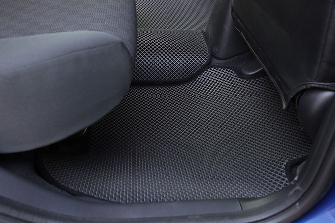 フロアマットの取付実例、番号:11、車名:フィット、モデル:ダブルマット、色相:ダークグレー、10063_10.jpg、 
