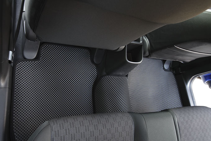 フロアマットの取付実例、番号:11、車名:フィット、モデル:ダブルマット、色相:ダークグレー、10063_8.jpg、 