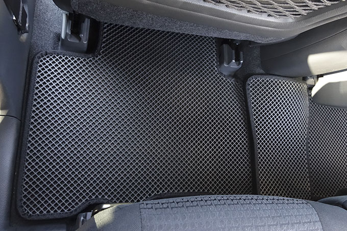 フロアマットの取付実例、番号:21、車名:ヴァンガード、モデル:ダブルマット、色相:ダークグレー、10077_8.jpg、 