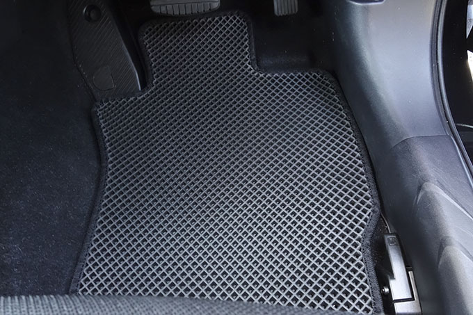 フロアマットの取付実例、番号:24、車名:RVR、モデル:ダブルマット、色相:ダークグレー、10081_1.jpg、 
