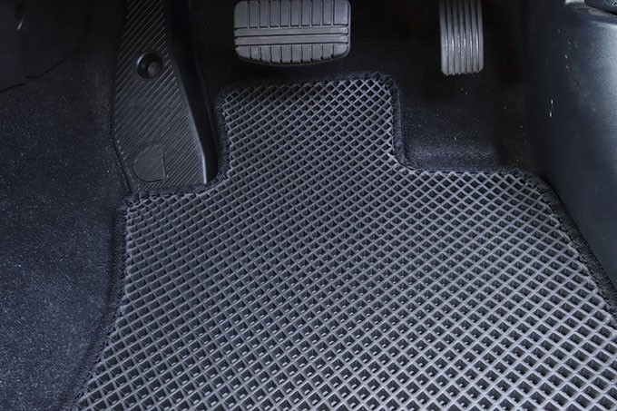 フロアマットの取付実例、番号:24、車名:RVR、モデル:ダブルマット、色相:ダークグレー、10081_2.jpg、 