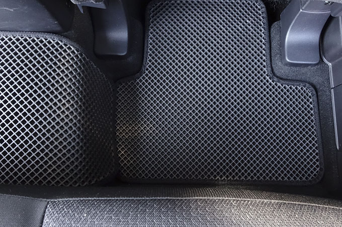 フロアマットの取付実例、番号:24、車名:RVR、モデル:ダブルマット、色相:ダークグレー、10081_8.jpg、 