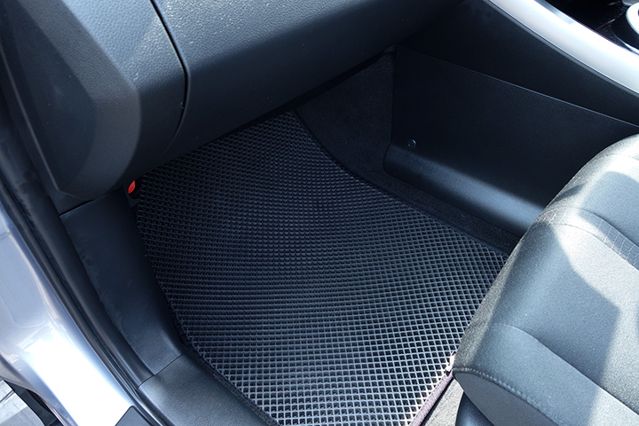 フロアマットの取付実例、番号:50、車名:CX-7、モデル:ダブルマット、色相:ダークグレー、10082_3.jpg、 