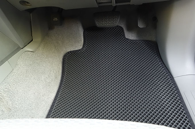 フロアマットの取付実例、番号:16、車名:ハイラックス　サーフ、モデル:ダブルマット、色相:ダークグレー、10083_3.jpg、 