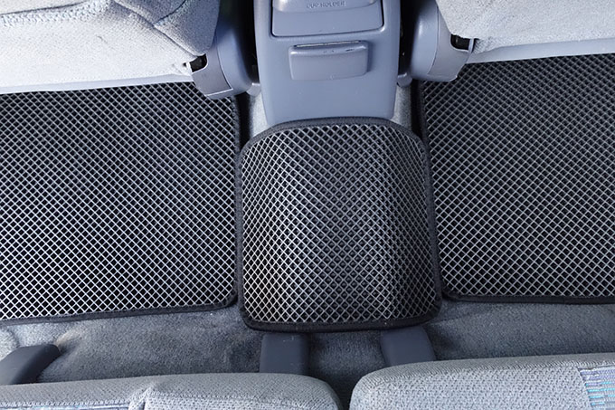 フロアマットの取付実例、番号:17、車名:ハイラックス　サーフ、モデル:ダブルマット、色相:ダークグレー、10084_13.jpg、 