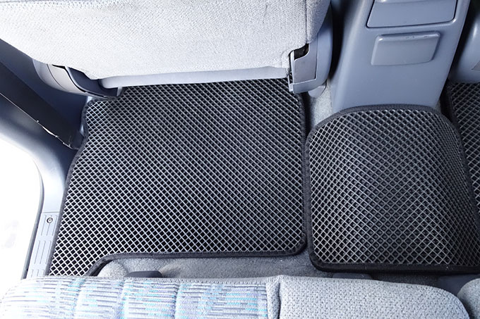 フロアマットの取付実例、番号:17、車名:ハイラックス　サーフ、モデル:ダブルマット、色相:ダークグレー、10084_14.jpg、 