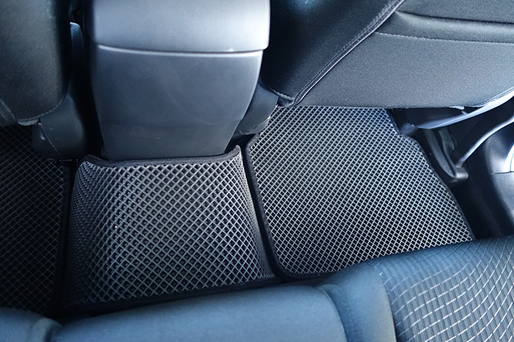 フロアマットの取付実例、番号:40、車名:CX-5、モデル:ダブルマット、色相:ダークグレー、10086_4.jpg、 