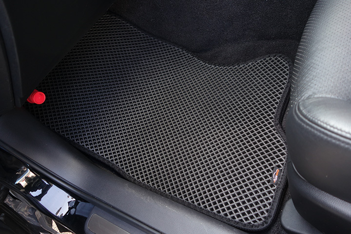 フロアマットの取付実例、番号:48、車名:スカイライン、モデル:ダブルマット、色相:ダークグレー、10099_4.jpg、 