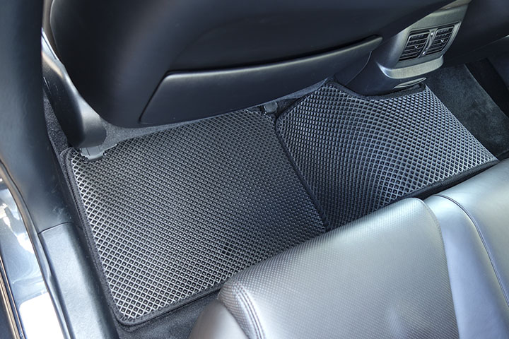 フロアマットの取付実例、番号:107、車名:レクサス GS、モデル:ダブルマット、色相:ダークグレー、10104_4.jpg、 