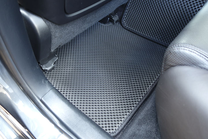 フロアマットの取付実例、番号:107、車名:レクサス GS、モデル:ダブルマット、色相:ダークグレー、10104_5.jpg、 