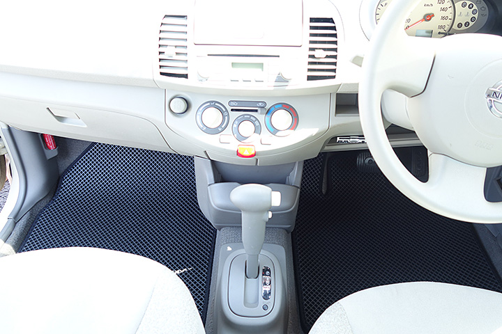 フロアマットの取付実例、番号:73、車名:マーチ、モデル:ダブルマット、色相:ダークグレー、10130_1.jpg、 