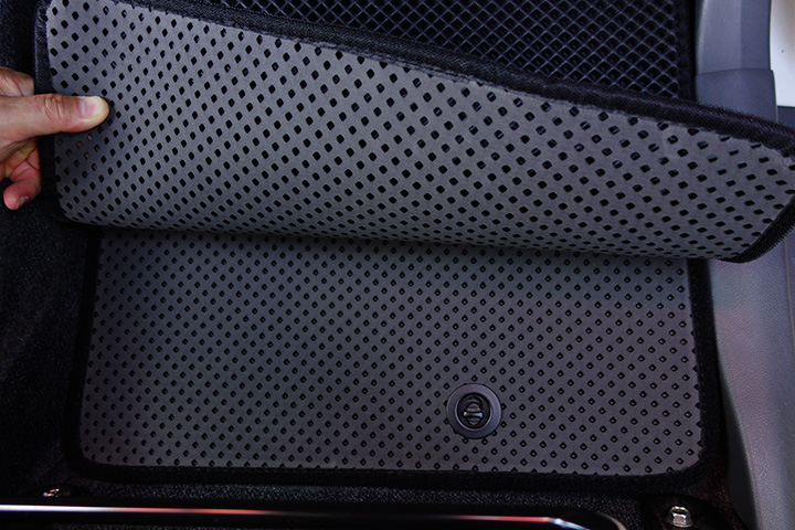 フロアマットの取付実例、番号:61、車名:タント、モデル:ダブルマット、色相:ダークグレー、10142_4.jpg、 