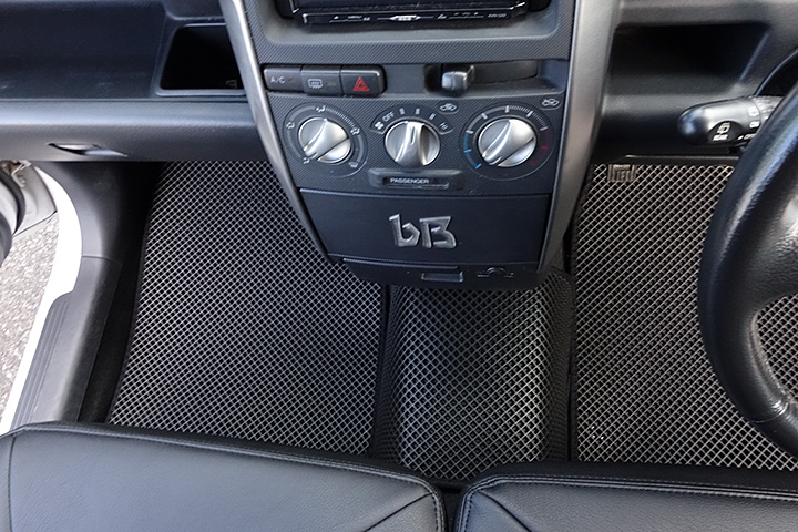 フロアマットの取付実例、番号:74、車名:bB、モデル:ダブルマット、色相:ダークグレー、10150_1.jpg、 