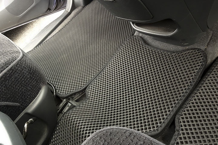 フロアマットの取付実例、番号:111、車名:オデッセイ、モデル:ダブルマット、色相:ダークグレー、10160_4.jpg、 