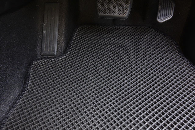 フロアマットの取付実例、番号:28、車名:ハリアー、モデル:ダブルマット、色相:ダークグレー、10163_2.jpg、 