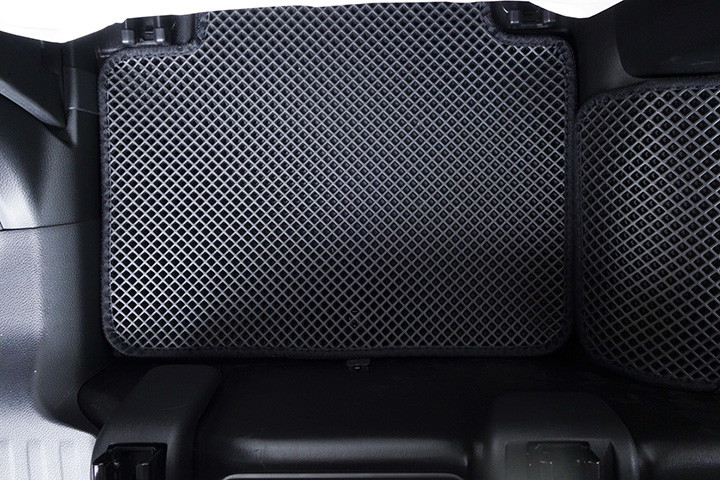 フロアマットの取付実例、番号:30、車名:エクストレイル、モデル:ダブルマット、色相:ダークグレー、10167_19.jpg、 