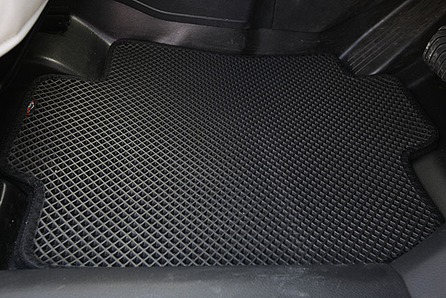 フロアマットの取付実例、番号:30、車名:エクストレイル、モデル:ダブルマット、色相:ダークグレー、10167_3.jpg、 