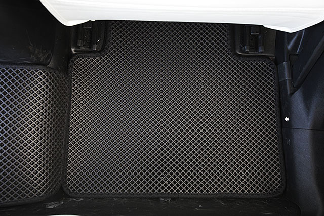 フロアマットの取付実例、番号:30、車名:エクストレイル、モデル:ダブルマット、色相:ダークグレー、10167_9.jpg、 