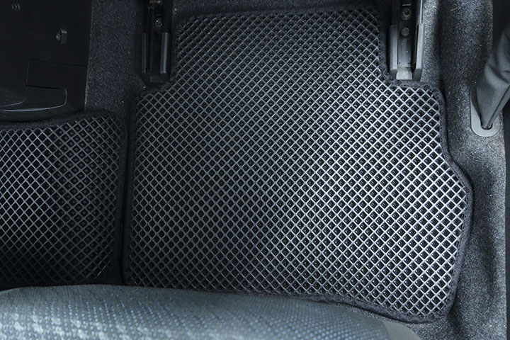 フロアマットの取付実例、番号:114、車名:ウィングロード、モデル:ダブルマット、色相:ダークグレー、10174_6.jpg、 