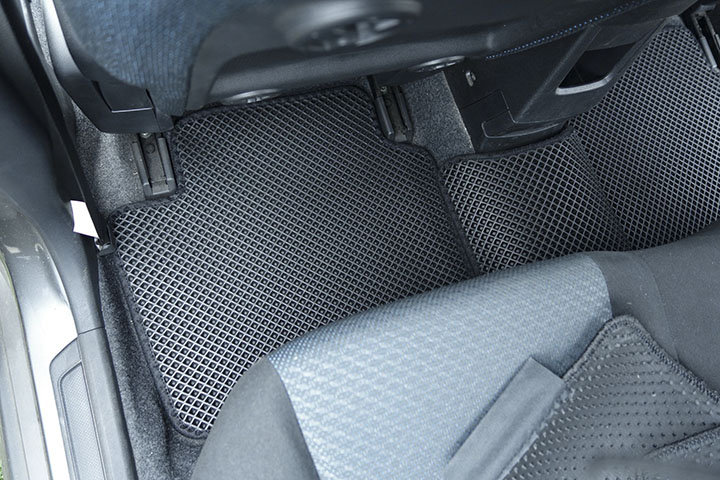 フロアマットの取付実例、番号:114、車名:ウィングロード、モデル:ダブルマット、色相:ダークグレー、10174_7.jpg、 