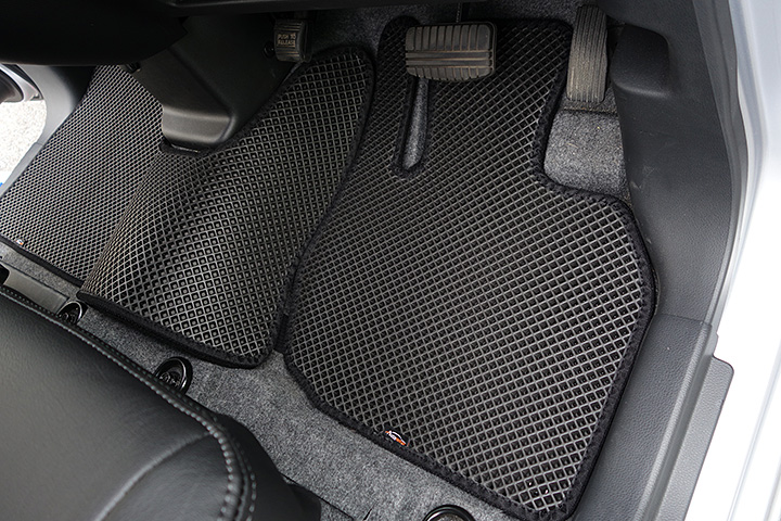 フロアマットの取付実例、番号:67、車名:デイズ ルークス、モデル:ダブルマット、色相:ダークグレー、10184_3.jpg、 