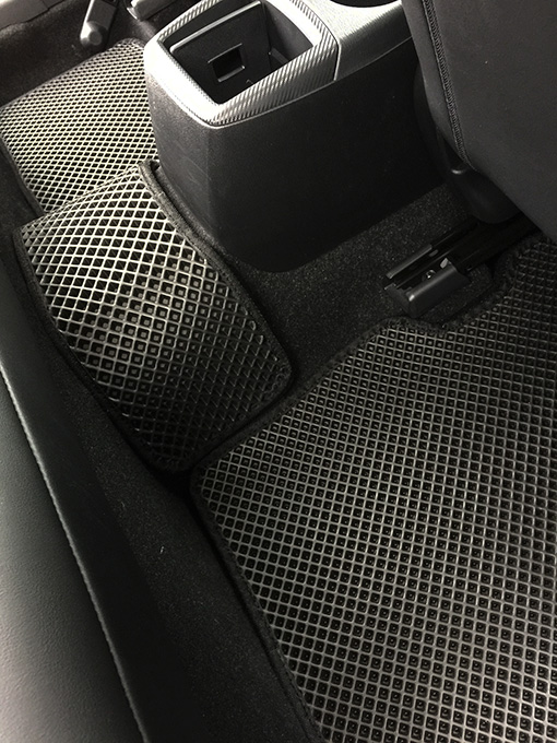 フロアマットの取付実例、番号:78、車名:デミオ、モデル:ダブルマット、色相:ダークグレー、10189_8.jpg、 